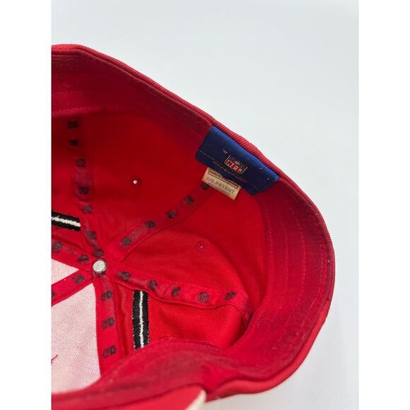 Tampa Bay Buccaneers flex fit NFL Red and Black Hat - Picture 3 of 5